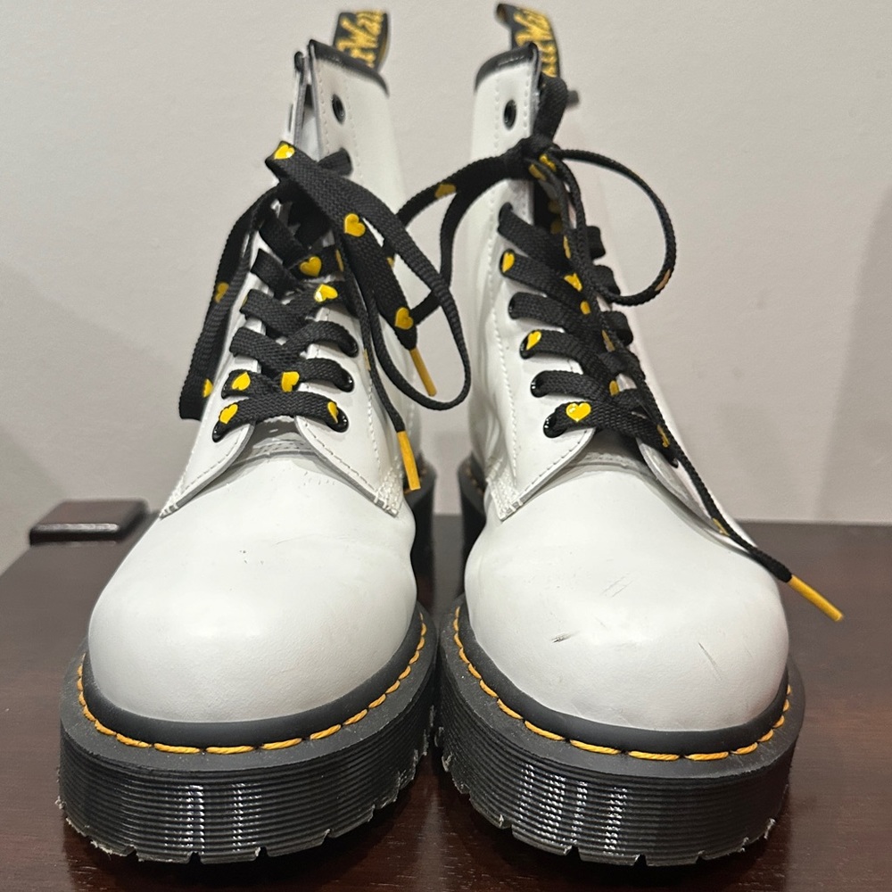 Dr. Martans  1460 WOMEN'S SMOOTH LEATHER LACE UP BOOTS